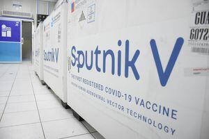 Ingresan 700 mil vacunas Sputnik del segundo componente