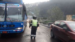 Varios cierres de carriles en Quito por diferentes incidentes