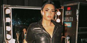 Demi Lovato impone moda con blazer oversize gris y baggy pants de satén negros