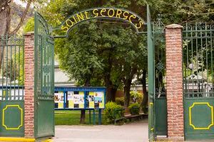 Colegio Saint George's: la cadena de errores que lo tienen con 73 casos de coronavirus