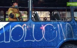 VIDEO. Unidad de Transurbano es incinerada durante manifestación