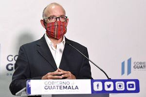 Guatemala sufrirá segunda y tercera ola de Covid-19 a la vez, según Asturias
