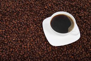 Estudo científico derruba o mito que café diminui os seios e causa câncer de mama