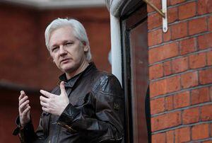 Julian Assange habría agredido a personal de la embajada de Ecuador en Londres