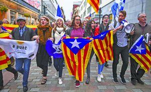 Día histórico: por 70 votos a favor Parlamento declara la independencia de Cataluña