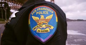 Polícia de São Francisco homenageia comunidade LGBTQ+ com uniforme e viaturas 'coloridas'