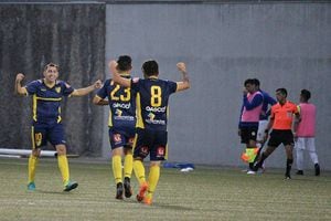 Barnechea aprovechó la farra de Melipilla y subió a Primera B con goleada ante Naval