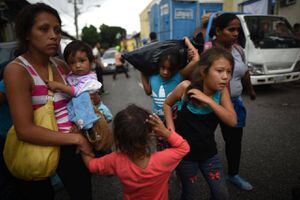 Pese advertencias, hondureños llegan a la frontera con México