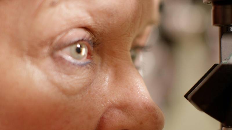 La degeneración macular afecta más a las personas mayores.