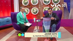Pastor Soto expulsado de programa de José Miguel Villouta: Usó una bandera gay como “alfombra”