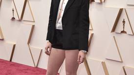 Kristen Stewart impacta en la alfombra roja con polémico look