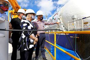 Revelan AEE dio ventaja a New Fortress Energy en contrato de gas natural