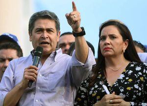 Presidente de Honduras, Juan Orlando Hernández, y la primera dama dan positivo a la prueba de Covid-19
