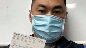 Un enfermero de California contrae COVID-19 días después de recibir la vacuna de Pfizer