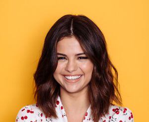 Selena Gomez relembra, com humor, um dos seus piores acidentes de beleza