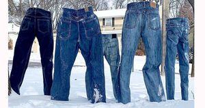 Frio nos EUA congela até calças jeans na neve