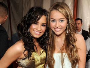 Miley Cyrus revela detalles de su relación "gay" con Demi Lovato