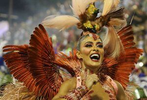 FOTOS: Primeira noite de desfiles do Grupo Especial do carnaval carioca