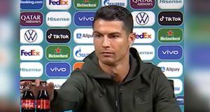 Cristiano Ronaldo saca dos botellas de Coca Cola en conferencia de prensa de la Eurocopa y pide "tomar agua"