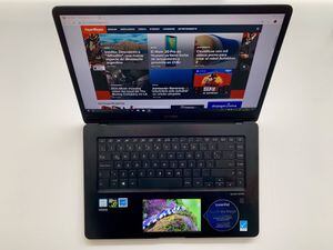 El computador con una pantalla en el trackpad: Review del Asus ZenBook Pro 15 [FW Labs]