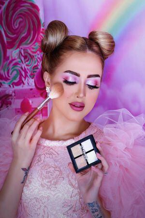 Las sombras rosadas son las protagonistas del maquillaje en primavera