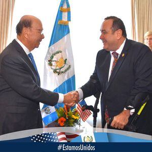 Alejandro Giammattei se reúne con el secretario de Comercio de EE. UU.