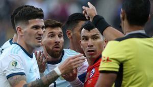 ¿En serio? Árbitro reveló la verdadera razón por la que expulsó a Lionel Messi contra Chile