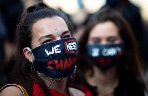Impactantes imágenes de protesta en París por George Floyd y Adama Traore
