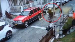 Video: Hombre evita asalto como si fuera Jackie Chan