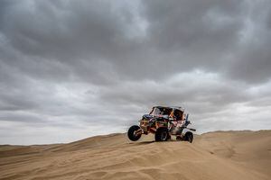 Francisco Chaleco López "tejió" su mejor actuación y llena a Chile de gloria al ser campeón de los UTV en el Rally Dakar