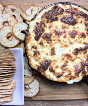 Dip de cebolla con queso fundido