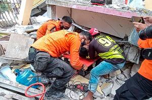 34 muertos y más de 600 heridos tras terremoto en Indonesia