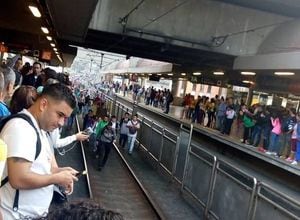 Incidente en la estación Universidad del Metro obliga al cierre de ocho estaciones