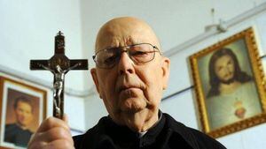 As principais advertências de Padre Amorth, especialista em exorcismos que alega ter tratado mais de 70.000 possessões