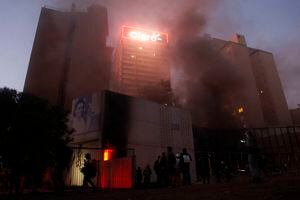 Incendio que afectó a Museo Violeta Parra dejó "daños totales" en auditorio