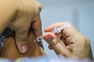 "Muy exitosa": Santelices hace a un lado a los 19 muertos por influenza y califica positivamente campaña de vacunación