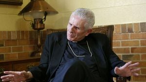 Monseñor Gonzalo de Villa: “Promover actividades multitudinarias sería irresponsable”