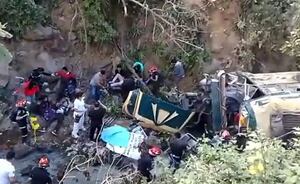 VIDEO. Bus cae a barranco en ruta Interamericana; se confirman cinco fallecidos