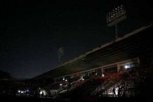 Corte de luz en el estadio de La Granja por un incendio suspendió el partido de la UC y Curicó Unido