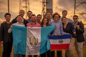 Felicitan al equipo de estudiantes de la UVG tras la hazaña del lanzamiento del "Quetzal 1"