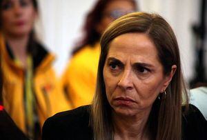 Otra vez se escuchó "renuncia Plá": ministra de la Mujer y la Equidad de Género fue funada a la salida de importante entrevista