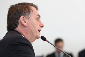 Bolsonaro anuncia 13º para beneficiários do Bolsa Família