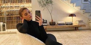 La hija de Kylie Jenner pasa la cuarentena en casa con un glamoroso vestido animal print