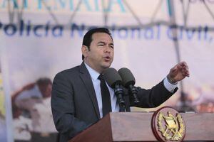 VIDEO. Jimmy Morales asiste a un acto del Tribunal Supremo Electoral