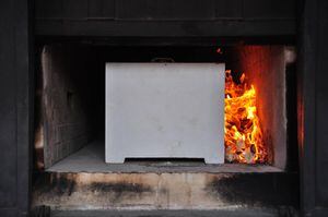 Legislan para que víctimas fatales de COVID-19 sean cremadas