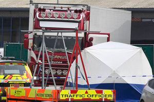 Encuentran 39 cuerpos en un camión de mercancías en Inglaterra