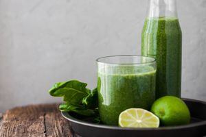 Jugo de limón y pepino para quemar la grasa y lograr un abdomen plano