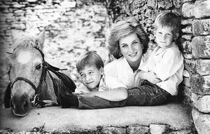 Las fotos inéditas de la princesa Diana que revelan su trágico pasado