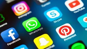 WhatsApp: Microsoft se burla del escándalo con Facebook y recomienda Skype