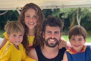 Shakira luce una espectacular camiseta 'tie dye' hecha por su hijo Milán de 7 años